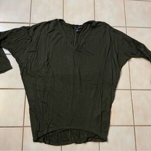 White House Black Market  The Passporter Tunic Top Sz XS Military Green ￼